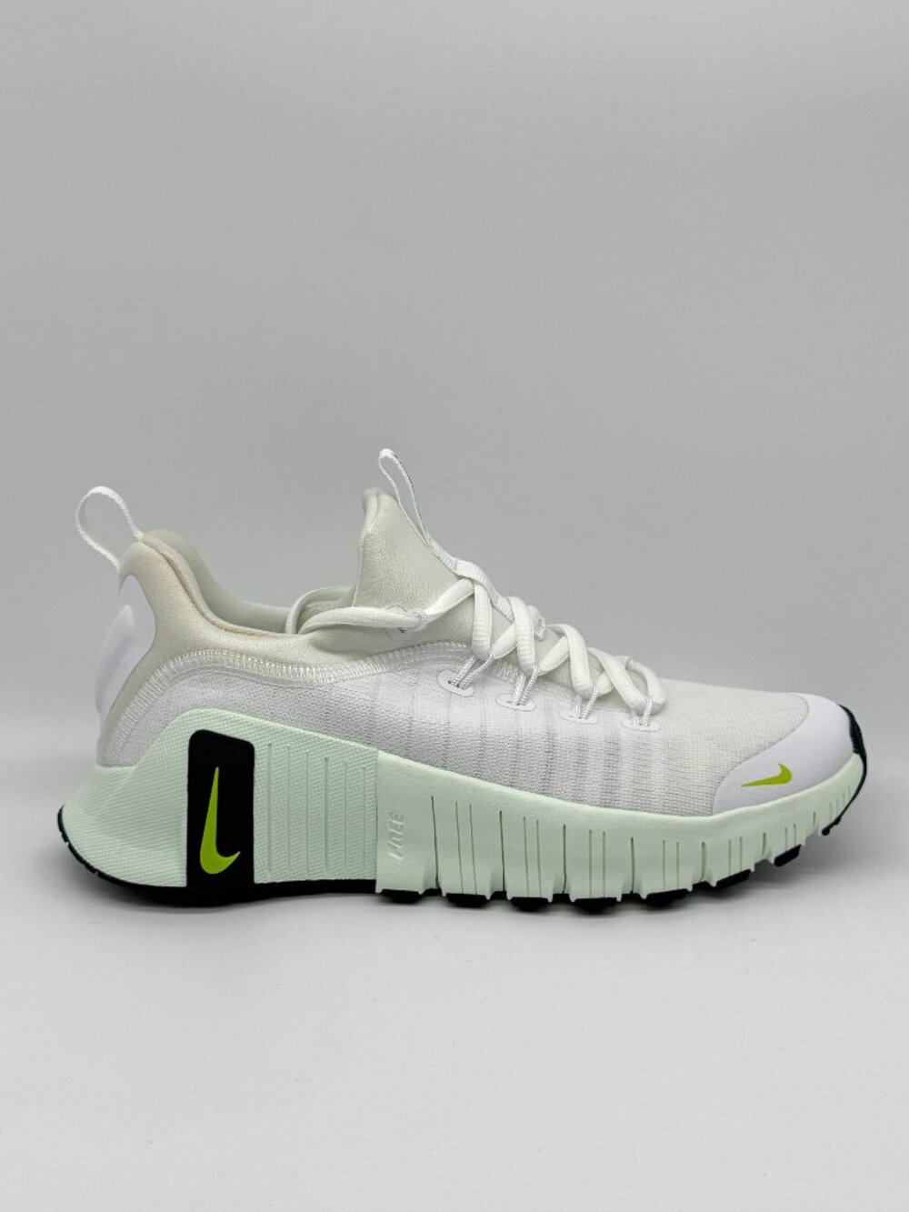 Nike Womens Metcon 6 White Barely Green Shoes Sz 6.5 Sneaker FJ7126-111 Workout